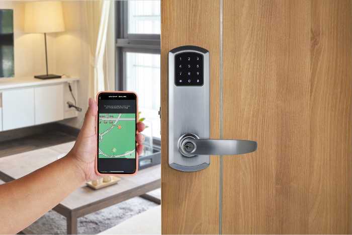 Prospect using Pynwheel Access with Pynwheel Self Tour to enter locked unit by using phone as a fob